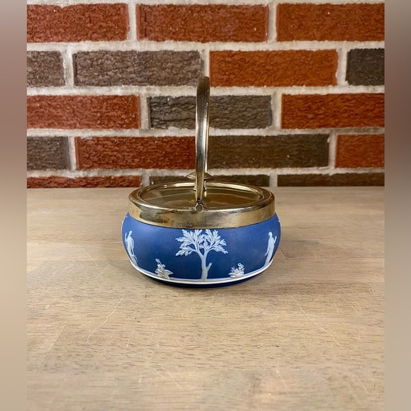 Wedgwood Etruria Blue Jasperware Butter/Sugar Sacrifice Figures (c.1910s) - Picture 4 of 16